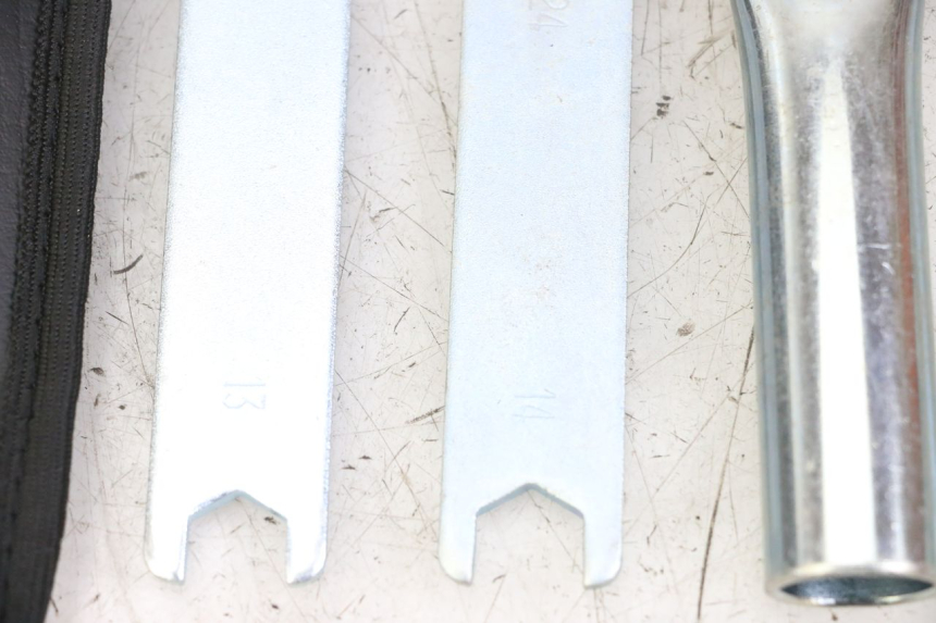 photo de JUEGO HERRAMIENTAS ROYAL ENFIELD SCRAM 411 (2022 - 2024) - Otra perspectiva