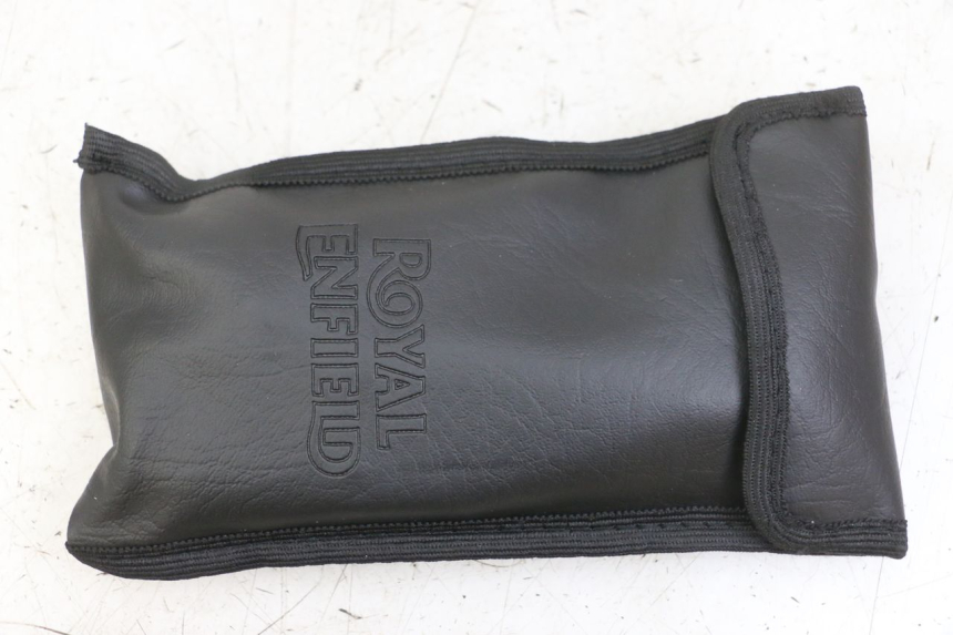 photo de JUEGO HERRAMIENTAS ROYAL ENFIELD SCRAM 411 (2022 - 2024) - Detalles de los puntos de fijación