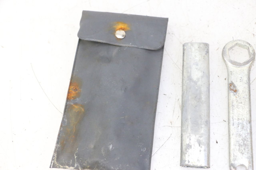 photo de KIT DE HERRAMIENTAS HONDA SCV LEAD 100 (2003 - 2007) - Características distintivas