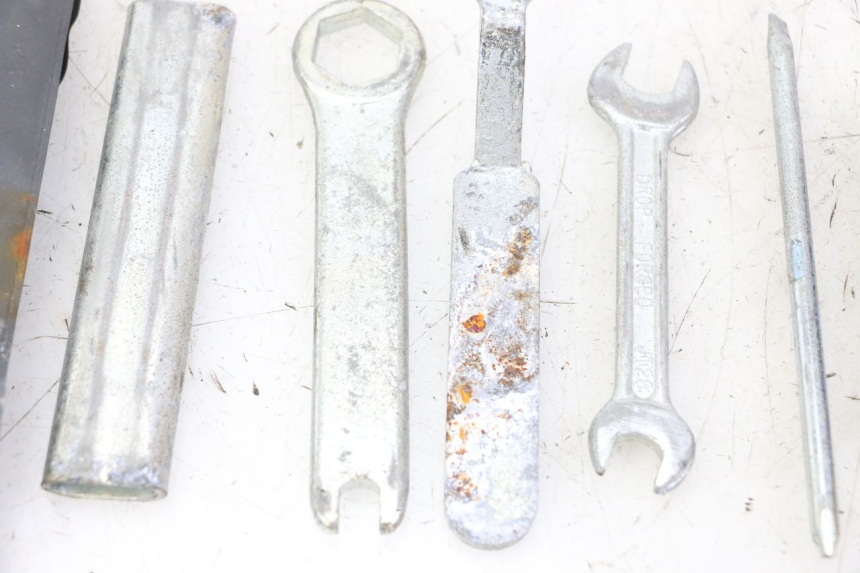 photo de KIT DE HERRAMIENTAS HONDA SCV LEAD 100 (2003 - 2007) - Vista general del producto