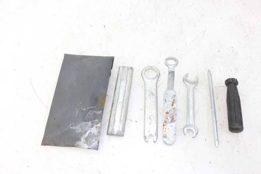 photo de KIT DE HERRAMIENTAS HONDA SCV LEAD 100 (2003 - 2007) - Estado de la superficie y material
