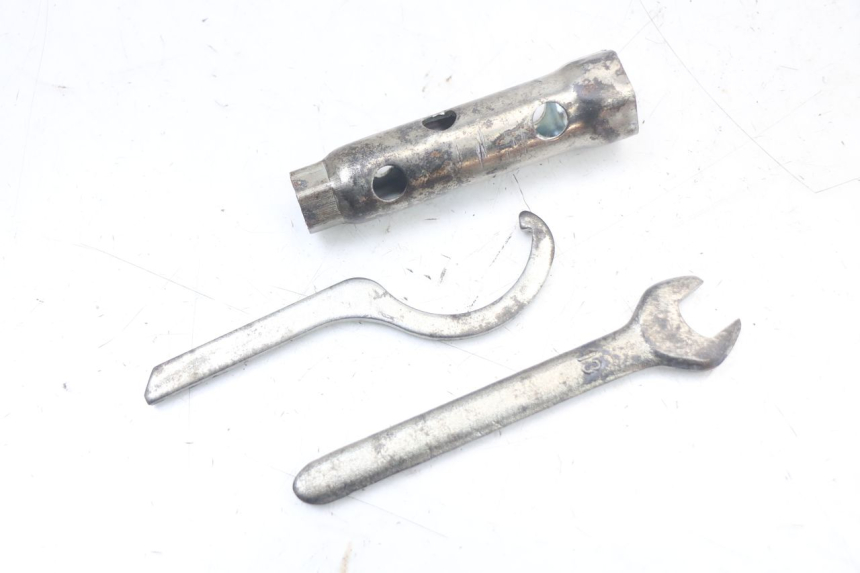 photo de JUEGO HERRAMIENTAS APRILIA SR MOTARD 50 (2012 - 2018) - Otra perspectiva