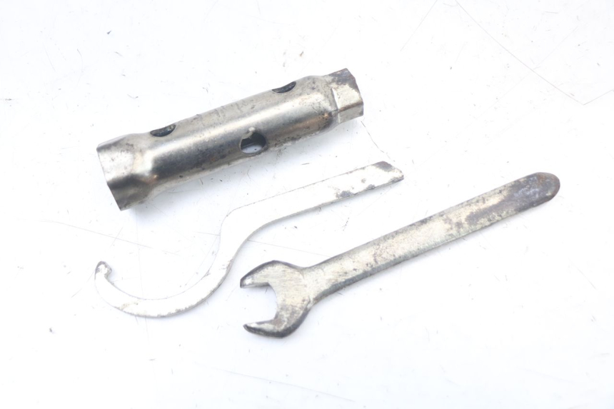 photo de JUEGO HERRAMIENTAS APRILIA SR MOTARD 50 (2012 - 2018) - Primer plano técnico