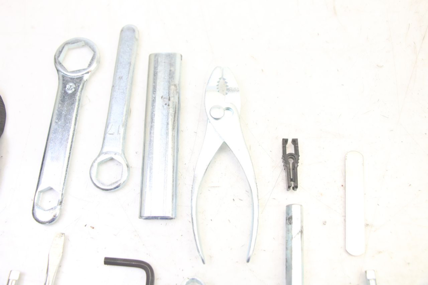 photo de JUEGO HERRAMIENTAS HONDA ST PAN EUROPEAN 1300 (2002 - 2013) - Otra perspectiva