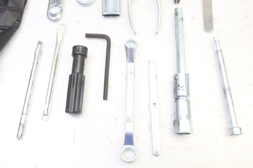 photo de JUEGO HERRAMIENTAS HONDA ST PAN EUROPEAN 1300 (2002 - 2013) - Primer plano técnico