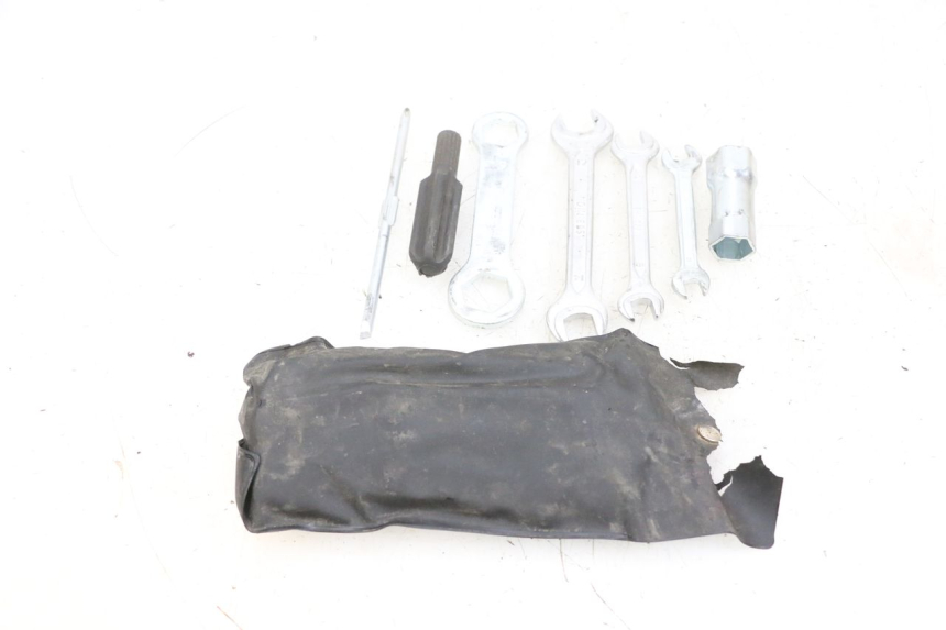 photo de JUEGO HERRAMIENTAS YAMAHA TZR 50 (2008 - 2016) - Otra perspectiva