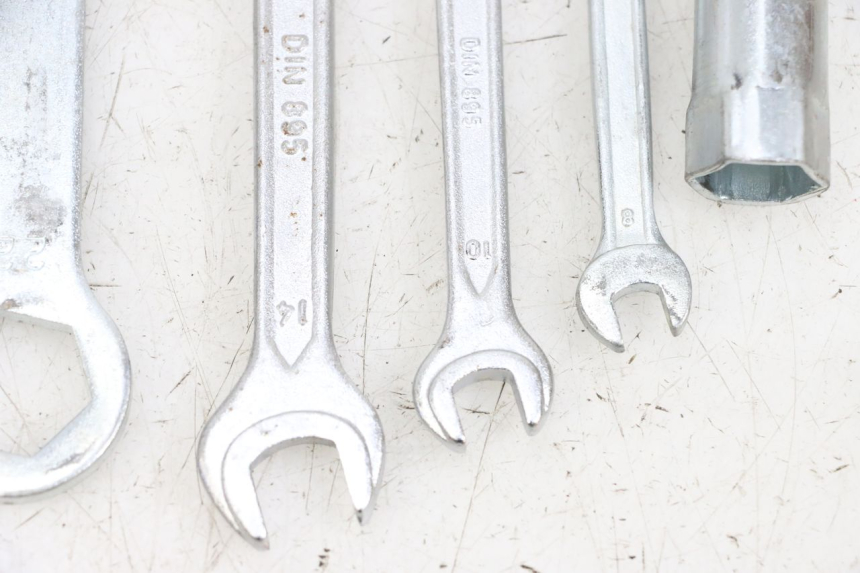 photo de JUEGO HERRAMIENTAS YAMAHA TZR 50 (2008 - 2016) - Estado de la superficie y material