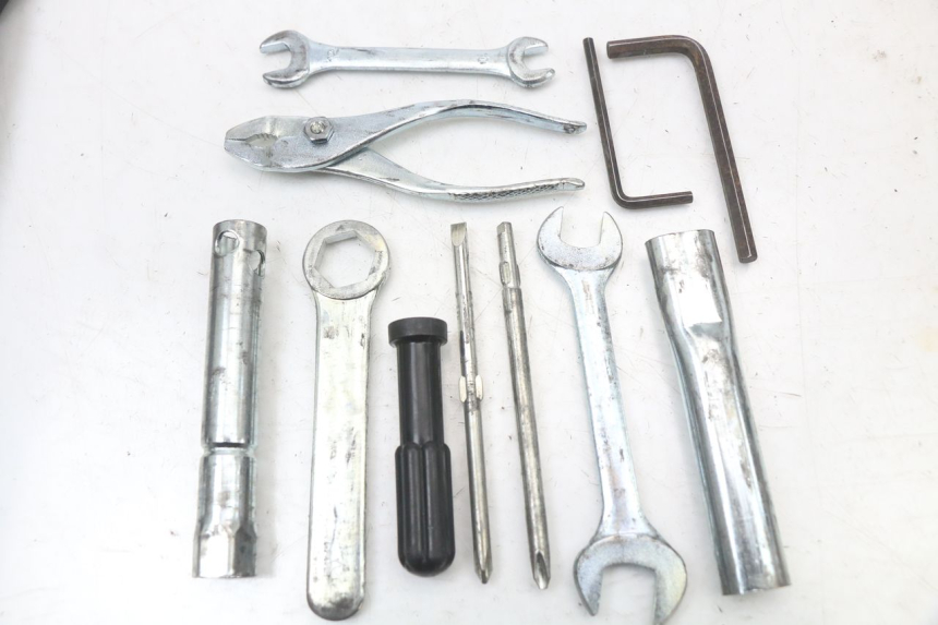 photo de Kit de herramientas SUZUKI VL INTRUDER 125 (2004 - 2007) - Primer plano técnico