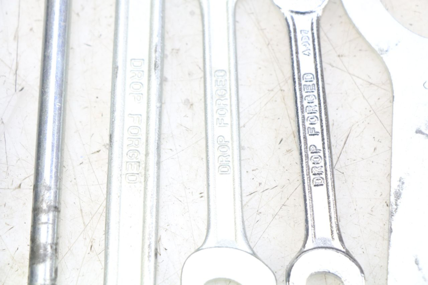 photo de KIT DE HERRAMIENTAS YAMAHA XMAX X-MAX 125 (2006 - 2009) - Otra vista del artículo