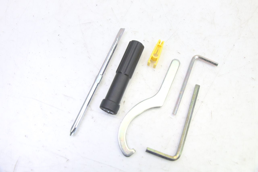 photo de JUEGO HERRAMIENTAS YAMAHA XMAX X-MAX 125 (2021 - 2025) - Vista general del producto