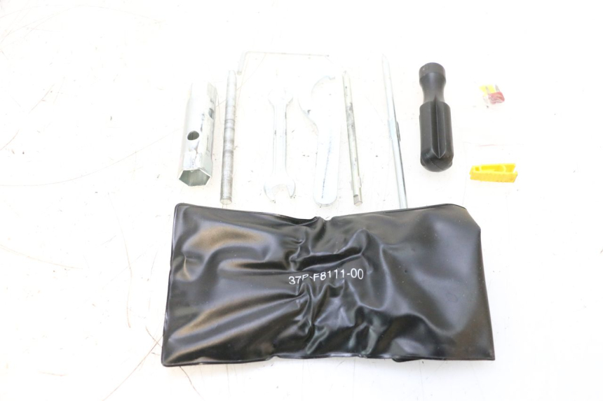 photo de KIT DE HERRAMIENTAS YAMAHA X-MAX XMAX 125 (2010 - 2013) - Primer plano técnico