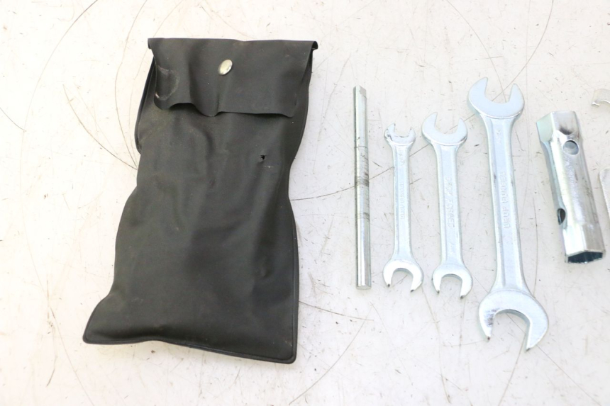 photo de KIT DE HERRAMIENTAS YAMAHA XMAX X-MAX 125 (2006 - 2009) - Otra vista del artículo