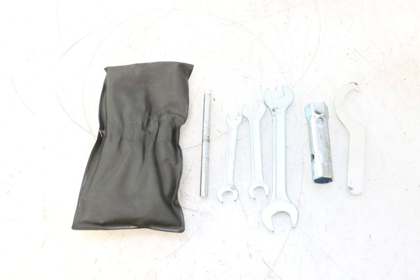 photo de KIT DE HERRAMIENTAS YAMAHA XMAX X-MAX 125 (2006 - 2009) - Recambio usado revisado