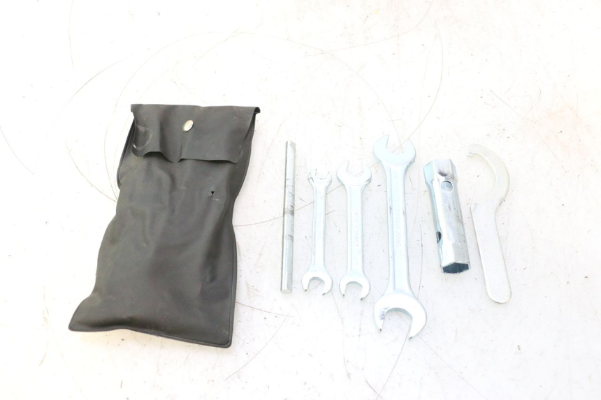 photo de KIT DE HERRAMIENTAS YAMAHA XMAX X-MAX 125 (2006 - 2009) - Marcados y referencias originales