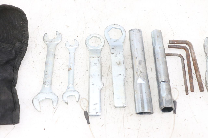 photo de JUEGO HERRAMIENTAS YAMAHA XJ6 ABS 600 (2008 - 2016) - Detalle de la pieza