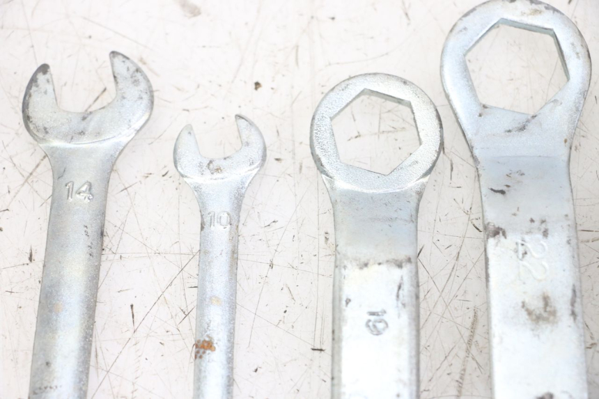 photo de JUEGO HERRAMIENTAS YAMAHA XJ6 ABS 600 (2008 - 2016) - Vista general del producto