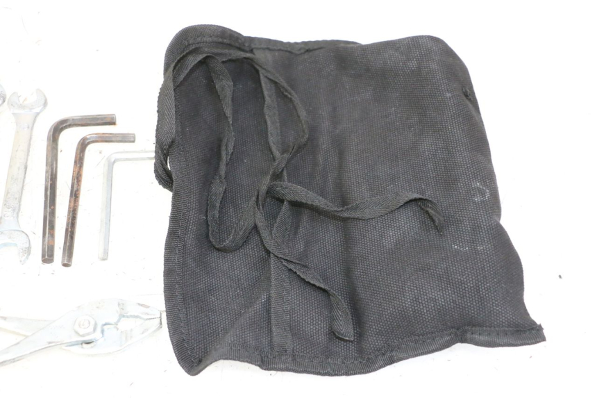 photo de JUEGO HERRAMIENTAS YAMAHA XJ6 ABS 600 (2008 - 2016) - Recambio usado revisado