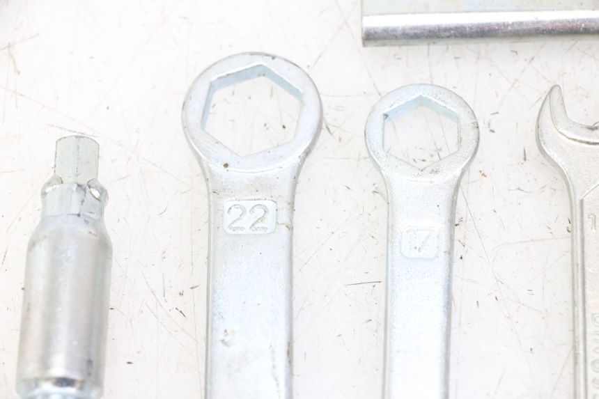 photo de JUEGO HERRAMIENTAS HONDA XLV VARADERO 125 (2000 - 2006) - Características distintivas