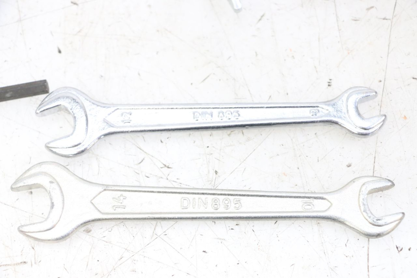 photo de JUEGO HERRAMIENTAS HONDA XLV VARADERO 125 (2000 - 2006) - Vista general del producto