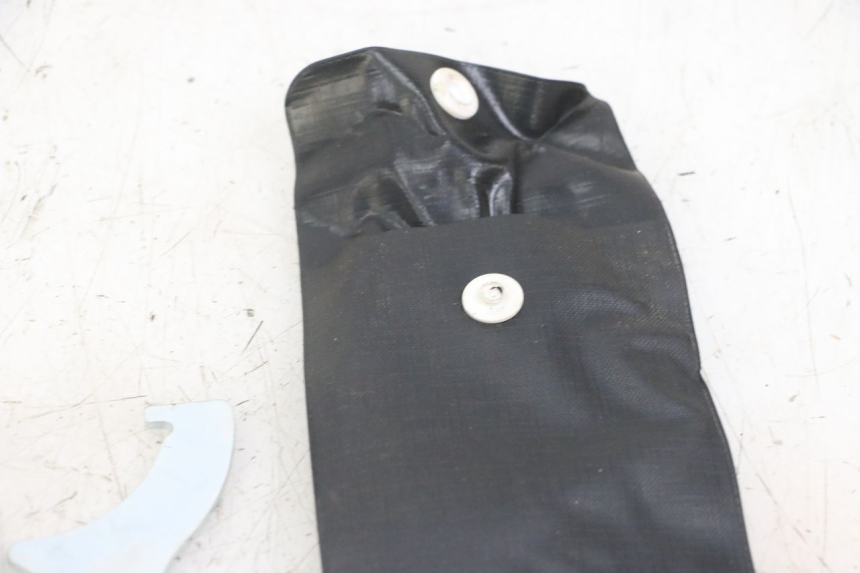 photo de JUEGO HERRAMIENTAS HONDA XLV VARADERO 125 (2000 - 2006) - Detalles de los puntos de fijación