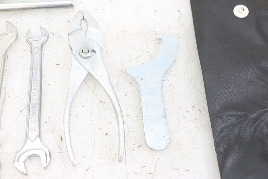 photo de JUEGO HERRAMIENTAS HONDA XLV VARADERO 125 (2000 - 2006) - Marcados y referencias originales