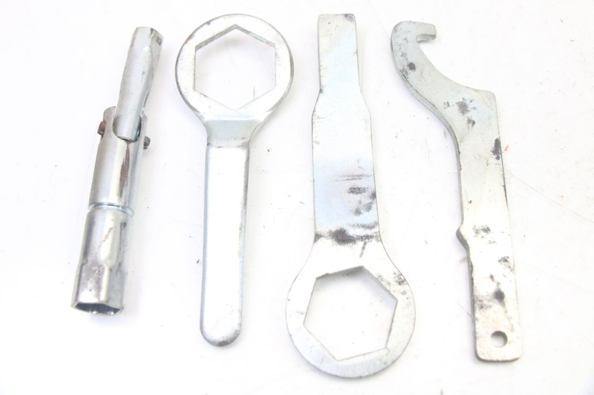 photo de JUEGO HERRAMIENTAS YAMAHA FZ6 FAZER S2 600 (2007 - 2011) - Detalle de la pieza