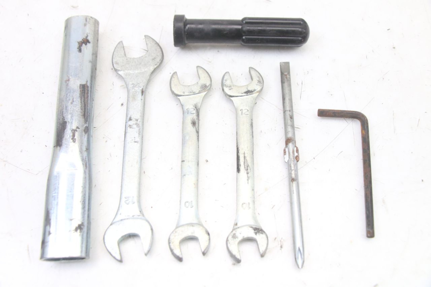 photo de JUEGO HERRAMIENTAS YAMAHA FZ6 FAZER S2 600 (2007 - 2011) - Zoom estado de uso