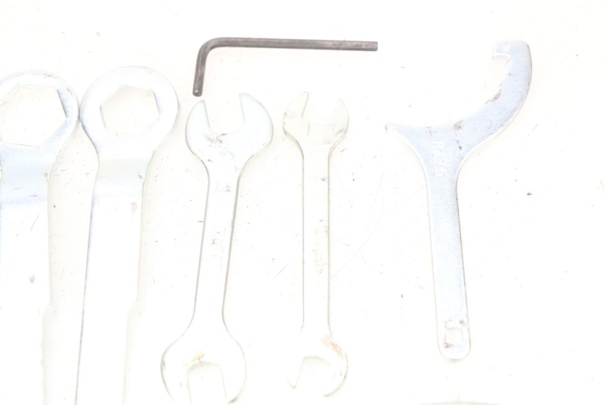 photo de KIT DE HERRAMIENTAS KAWASAKI Z 650 (2016 - 2019) - Estado de la superficie y material