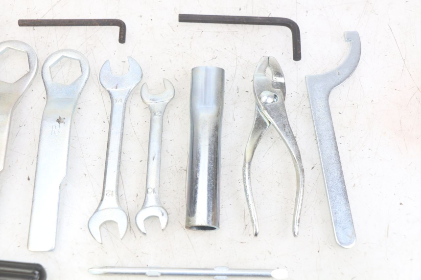 photo de KIT DE HERRAMIENTAS KAWASAKI Z 750 (2007 - 2013) - Otra perspectiva