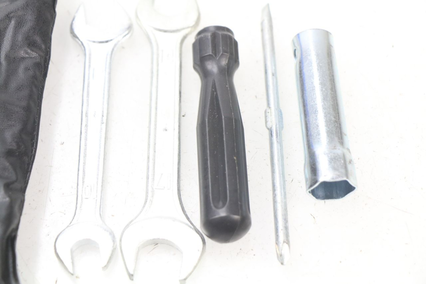 photo de JUEGO HERRAMIENTAS UNIVERSAL BIKE ZN50QT-11B 50 (2018 - 2021) - Detalle de la pieza