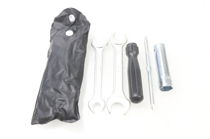 photo de JUEGO HERRAMIENTAS UNIVERSAL BIKE ZN50QT-11B 50 (2018 - 2021) - Zoom estado de uso