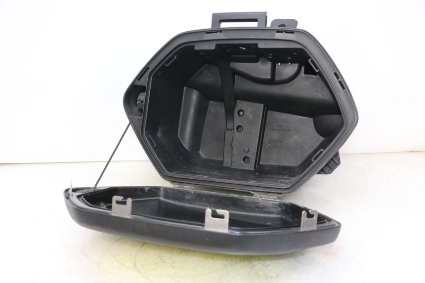 photo de MALETA DERECHA YAMAHA FJR ABS 1300 (2006 - 2012) - Primer plano técnico