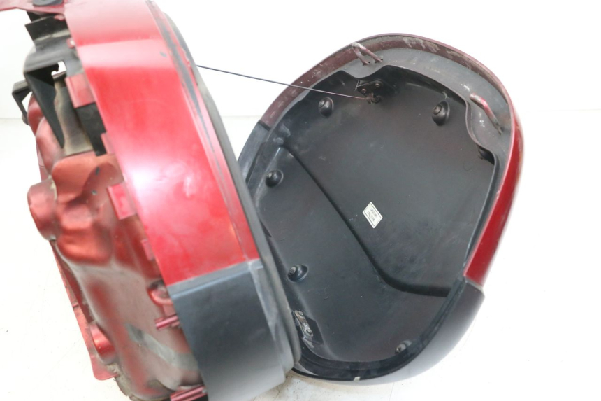 photo de MALETA DERECHA HONDA NTV DEAUVILLE 650 (1998 - 2001) - Características distintivas