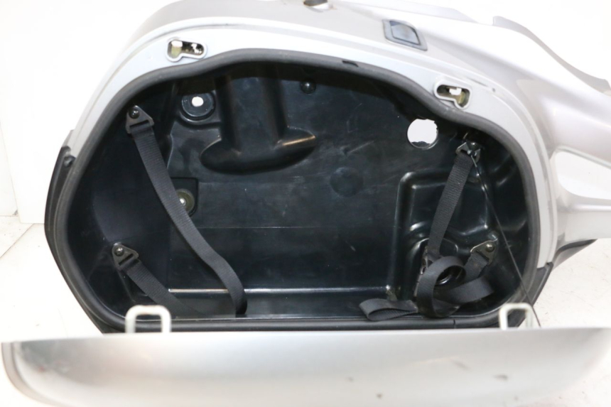 photo de MALETA DERECHA HONDA NTV DEAUVILLE 650 (2001 - 2006) - Primer plano técnico