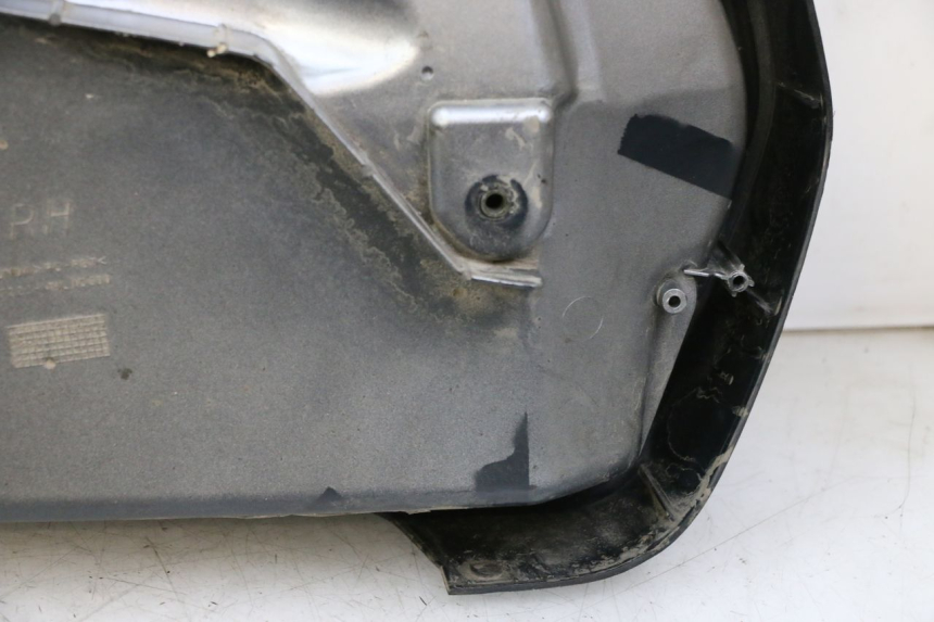 photo de MALETA DERECHA HONDA NTV DEAUVILLE 650 (2001 - 2006) - Detalles de los puntos de fijación