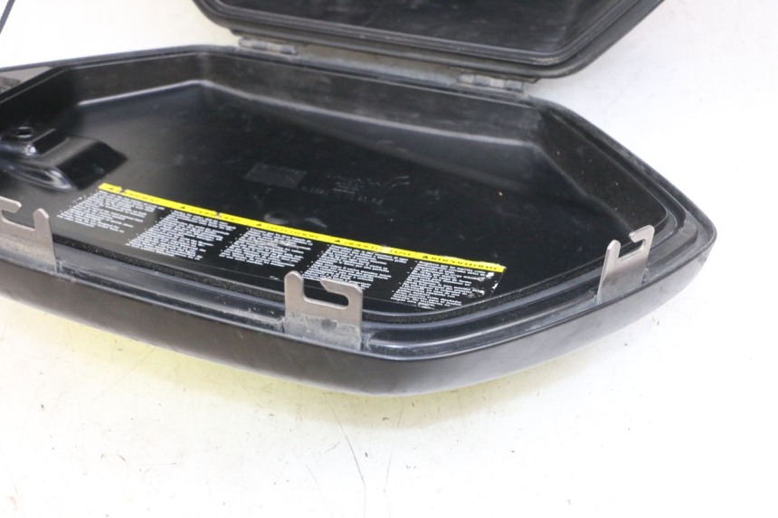 photo de MALETA DERECHA YAMAHA TDM ABS 900 (2002 - 2014) - Primer plano de alta resolución