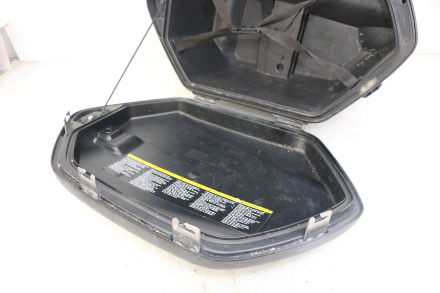 photo de MALETA YAMAHA FJR ABS 1300 (2006 - 2012) - Detalles de los puntos de fijación