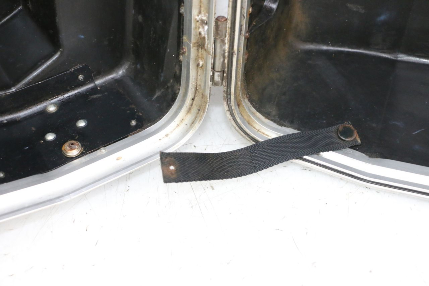 photo de MALETA IZQUIERDA KAWASAKI GTR 1000 (1994 - 2004) - Zoom estado de uso