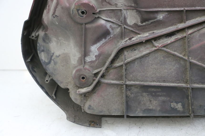 photo de MALETA IZQUIERDA HONDA NTV DEAUVILLE 650 (1998 - 2001) - Ángulo de visión alternativo