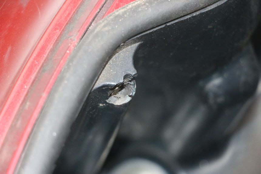 photo de MALETA IZQUIERDA HONDA NTV DEAUVILLE 650 (1998 - 2001) - Detalles de los puntos de fijación