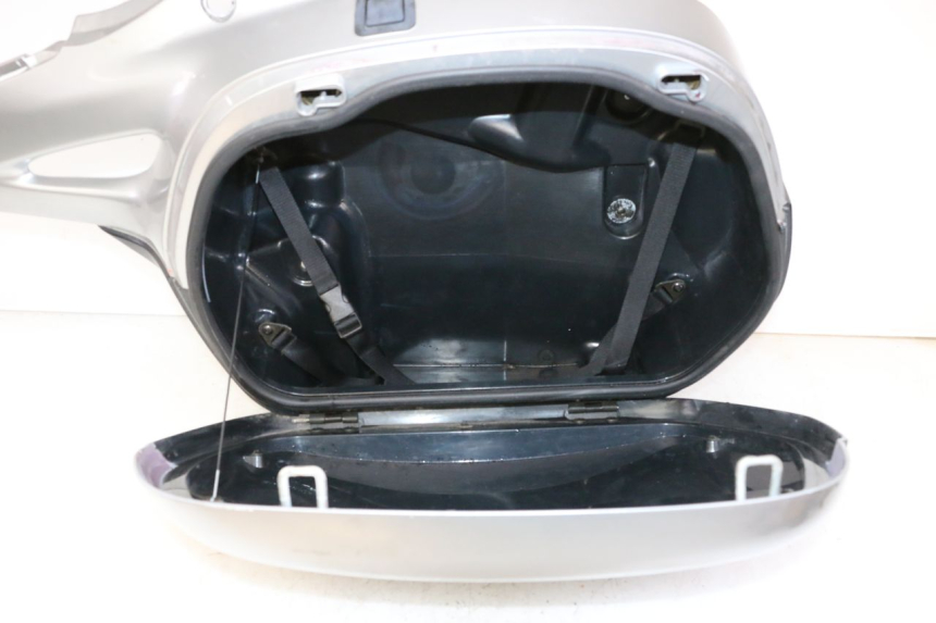 photo de MALETA IZQUIERDA HONDA NTV DEAUVILLE 650 (2001 - 2006) - Primer plano técnico