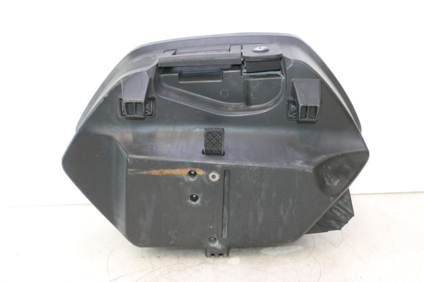 photo de MALETA IZQUIERDA YAMAHA TDM ABS 900 (2002 - 2014) - Primer plano técnico