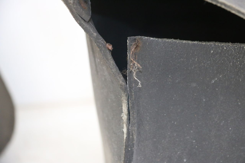 photo de MALETA SUZUKI GZ MARAUDER 125 (1998 - 2004) - Zoom sobre los componentes