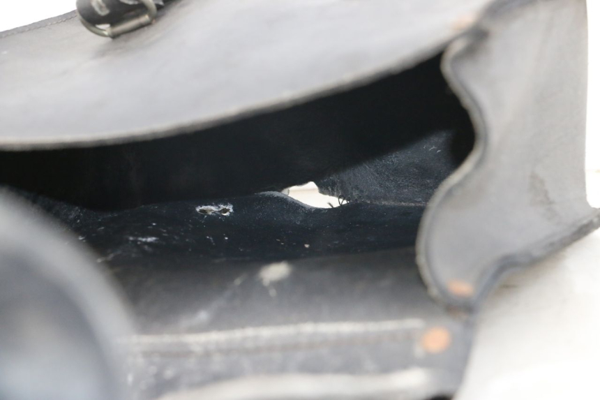 photo de MALETA SUZUKI GZ MARAUDER 125 (1998 - 2004) - Zoom estado de uso