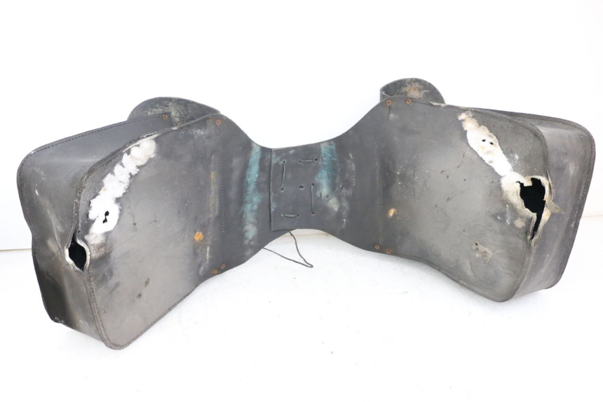 photo de MALETA SUZUKI GZ MARAUDER 125 (1998 - 2004) - Detalles de los puntos de fijación