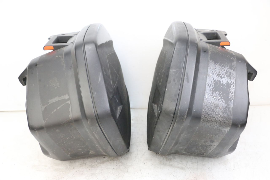 photo de MALETA YAMAHA TDM ABS 900 (2002 - 2014) - Primer plano de alta resolución