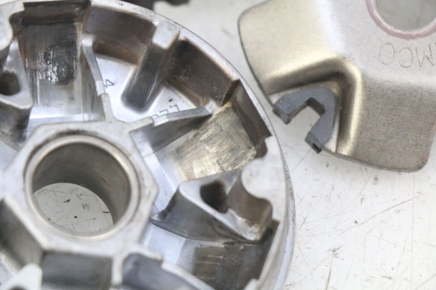 photo de VARIADOR KYMCO AGILITY 16+ 4T 50 (2018 - 2023) - Estado de la superficie y material