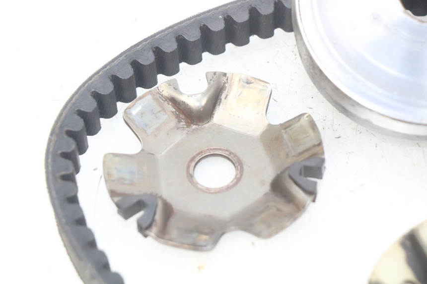 photo de VARIADOR KYMCO AGILITY 4T 50 (2018 - 2022) - Primer plano técnico