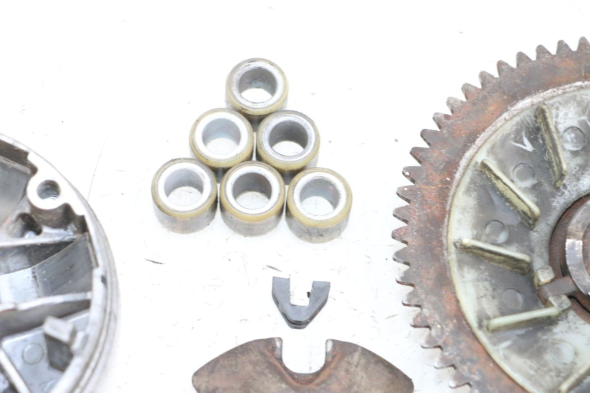 photo de VARIADOR KYMCO AGILITY 4T 50 (2005 - 2018) - Detalles de los puntos de fijación