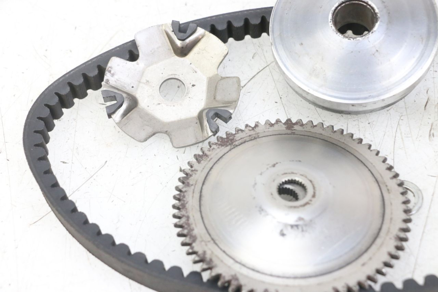 photo de VARIADOR KYMCO AGILITY 4T 50 (2018 - 2022) - Primer plano técnico